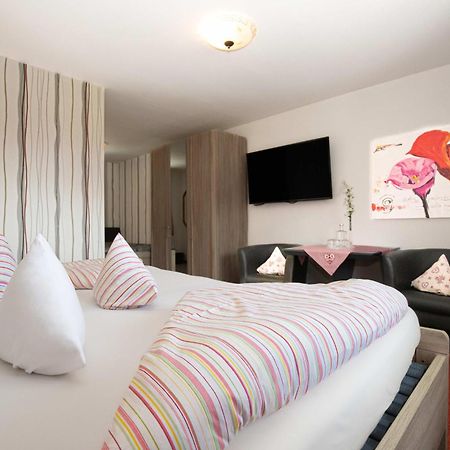 Hotel Restaurant Amadeus - Inclusive Skipass Und Vieles Mehr บาดฮินเดลัง ภายนอก รูปภาพ