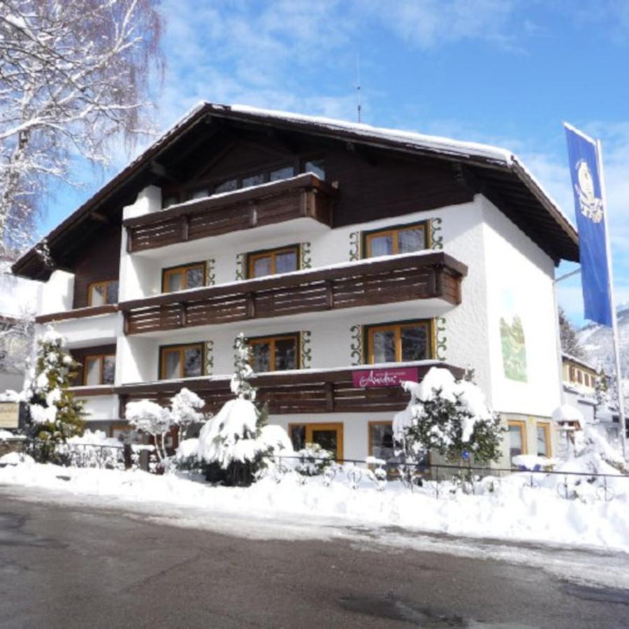 Hotel Restaurant Amadeus - Inclusive Skipass Und Vieles Mehr บาดฮินเดลัง ภายนอก รูปภาพ