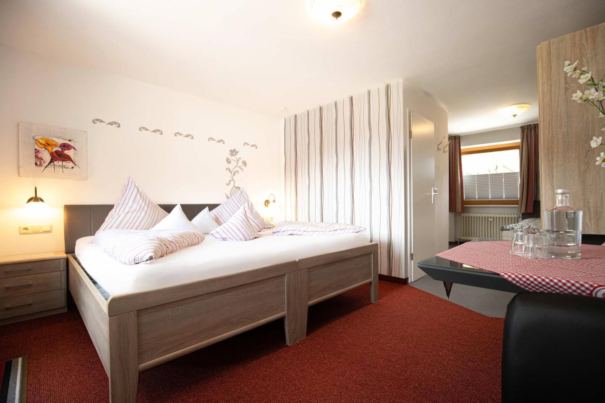 Hotel Restaurant Amadeus - Inclusive Skipass Und Vieles Mehr บาดฮินเดลัง ภายนอก รูปภาพ