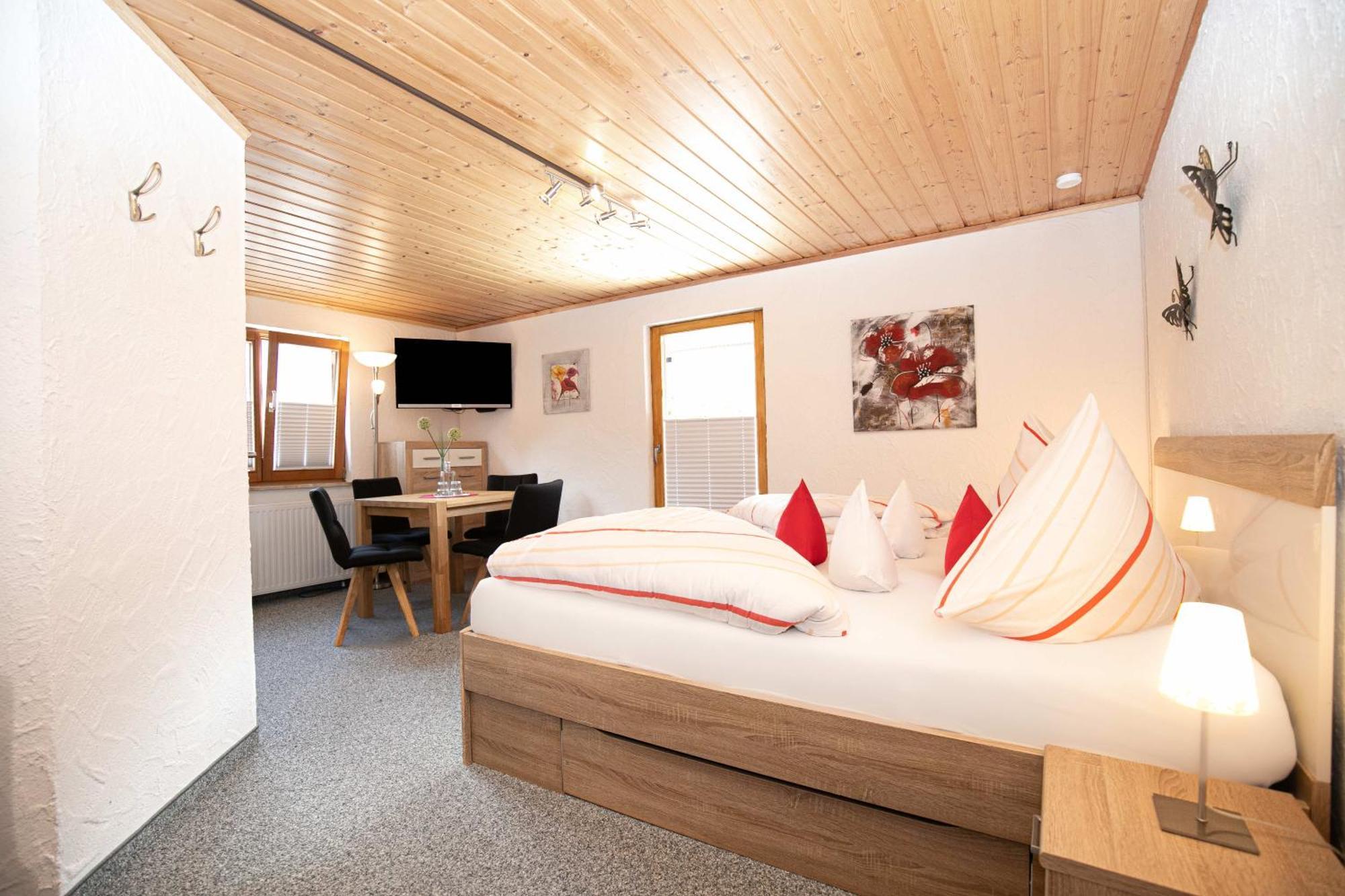 Hotel Restaurant Amadeus - Inclusive Skipass Und Vieles Mehr บาดฮินเดลัง ภายนอก รูปภาพ