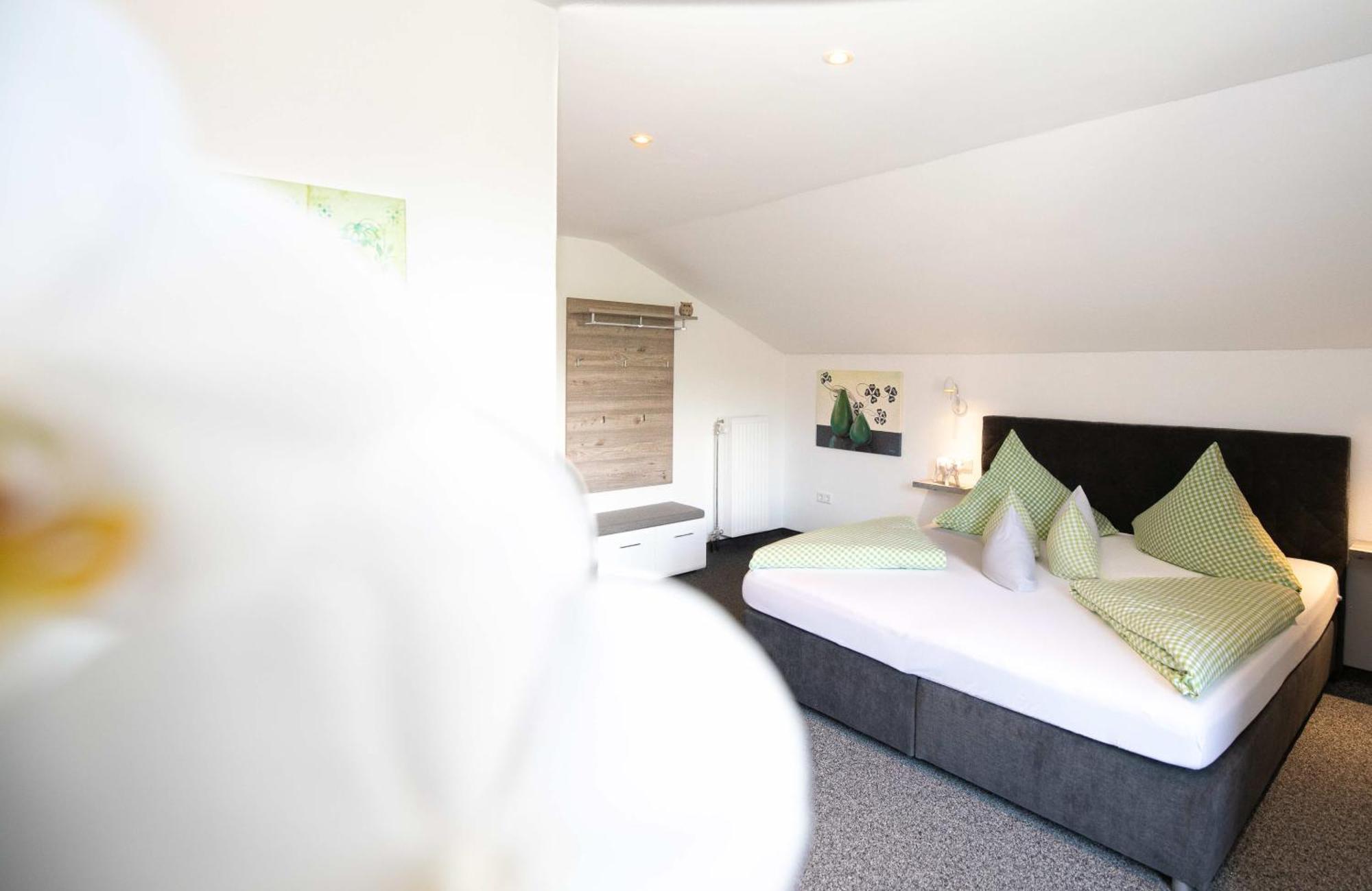 Hotel Restaurant Amadeus - Inclusive Skipass Und Vieles Mehr บาดฮินเดลัง ภายนอก รูปภาพ