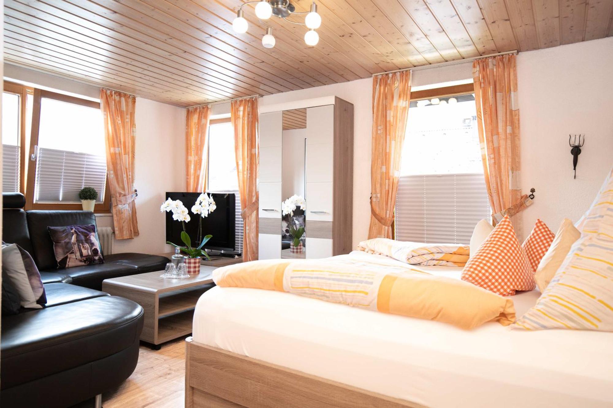 Hotel Restaurant Amadeus - Inclusive Skipass Und Vieles Mehr บาดฮินเดลัง ภายนอก รูปภาพ