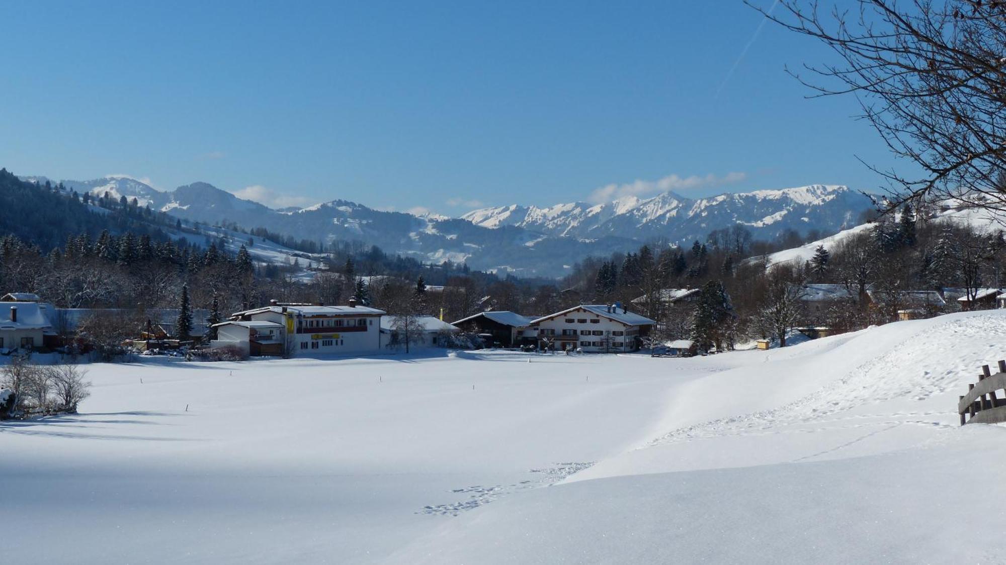Hotel Restaurant Amadeus - Inclusive Skipass Und Vieles Mehr บาดฮินเดลัง ภายนอก รูปภาพ