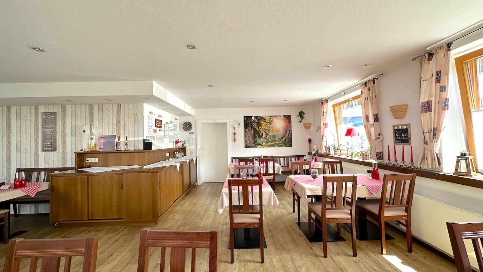 Hotel Restaurant Amadeus - Inclusive Skipass Und Vieles Mehr บาดฮินเดลัง ภายนอก รูปภาพ