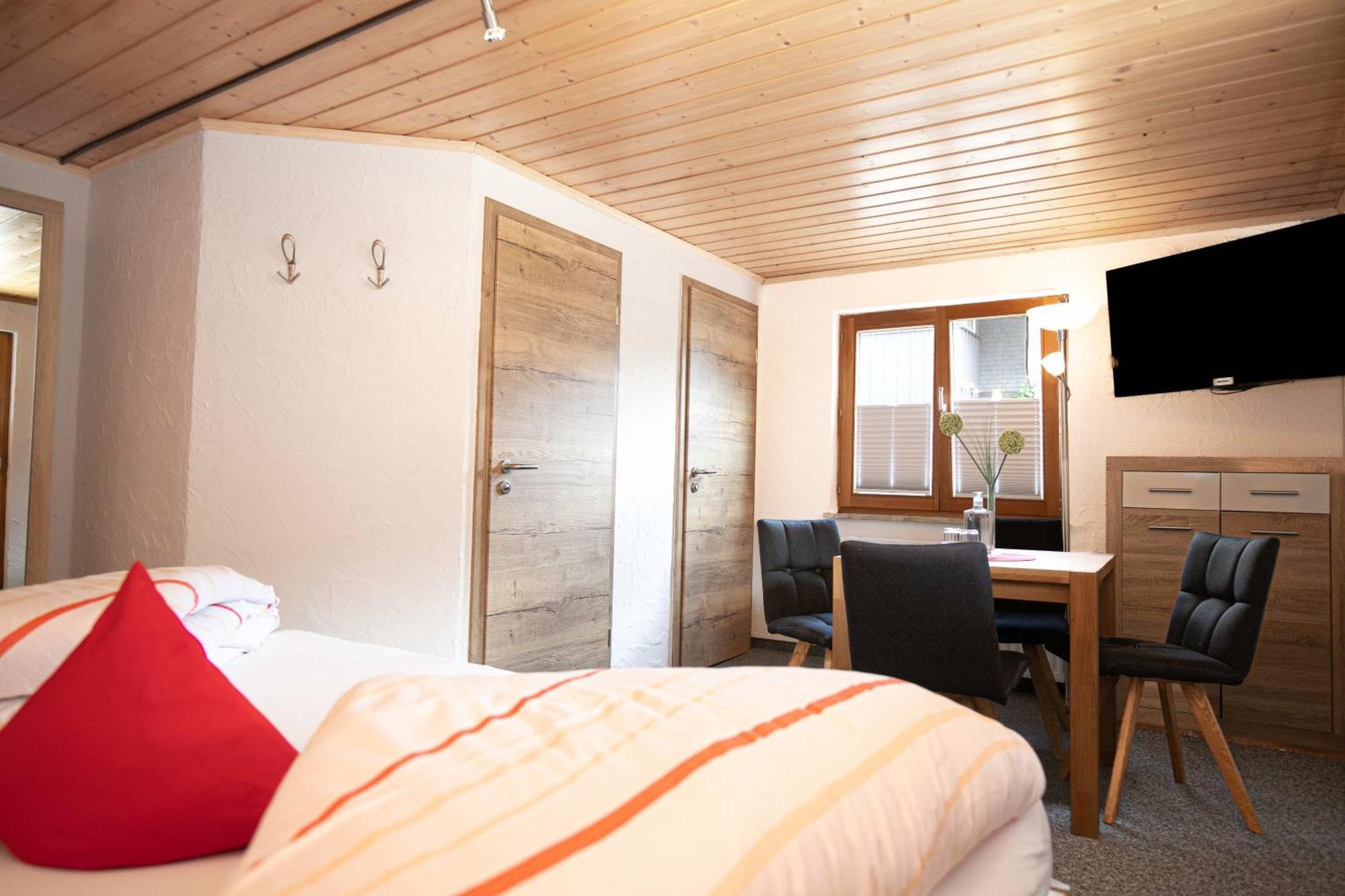 Hotel Restaurant Amadeus - Inclusive Skipass Und Vieles Mehr บาดฮินเดลัง ภายนอก รูปภาพ