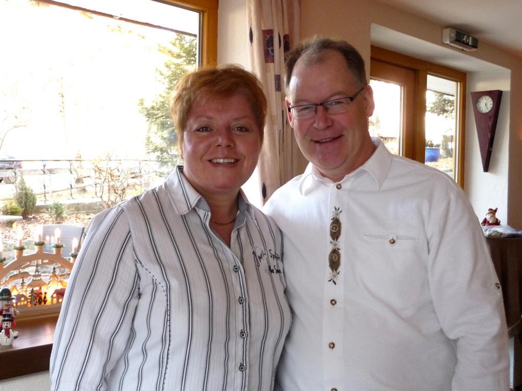 Hotel Restaurant Amadeus - Inclusive Skipass Und Vieles Mehr บาดฮินเดลัง ภายนอก รูปภาพ